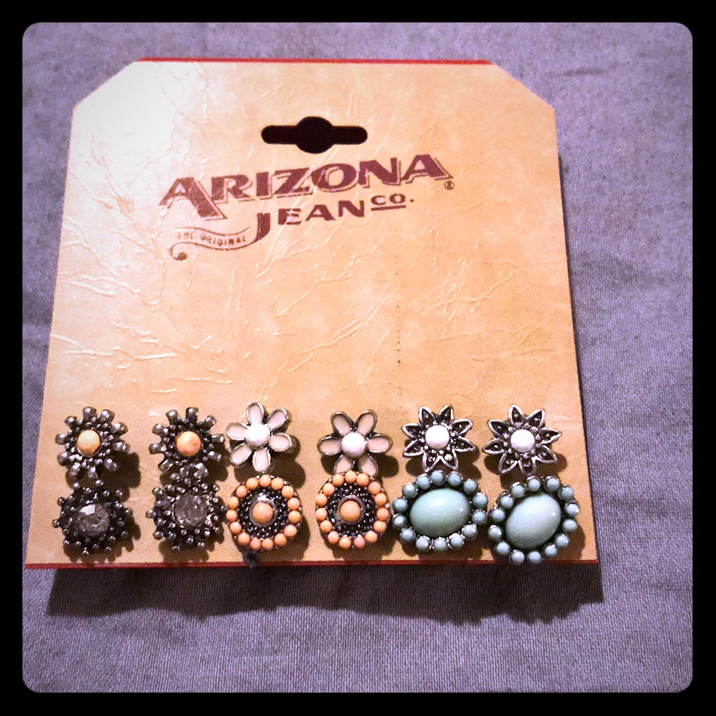 Earrings 10$